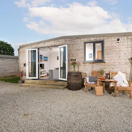 Wheal Jewel- Beautifully Fitted Wooden Lodge Helston Cornwall Exterior photo