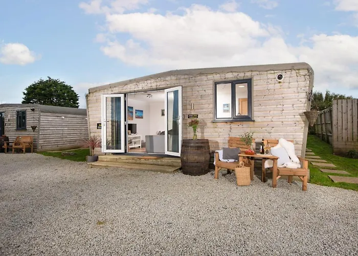 Wheal Jewel- Beautifully Fitted Wooden Lodge Helston Cornwall